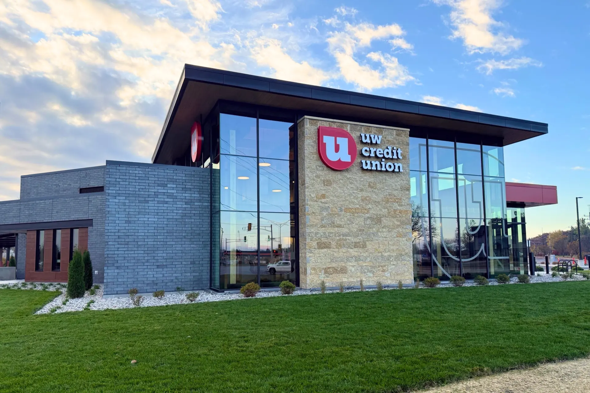 An exterior photo of the new Stevens Point UW Credit Union branch opening on November 19th.